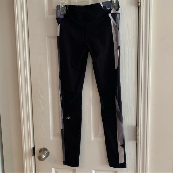 ALO Yoga Leggings - Picture 3 of 8